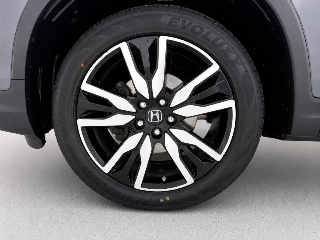 Honda Pilot Touring w/Rear Captain's Chairs AWD 2020