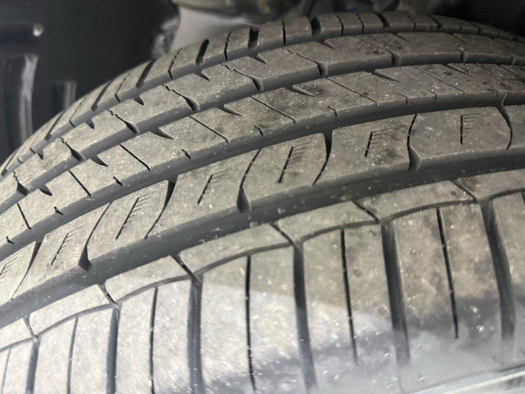 Honda Pilot Touring w/Rear Captain's Chairs AWD 2020