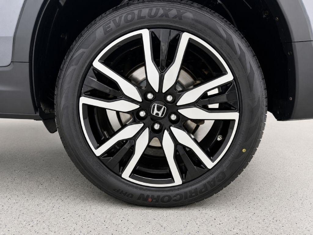 Honda Pilot Touring w/Rear Captain's Chairs AWD 2020