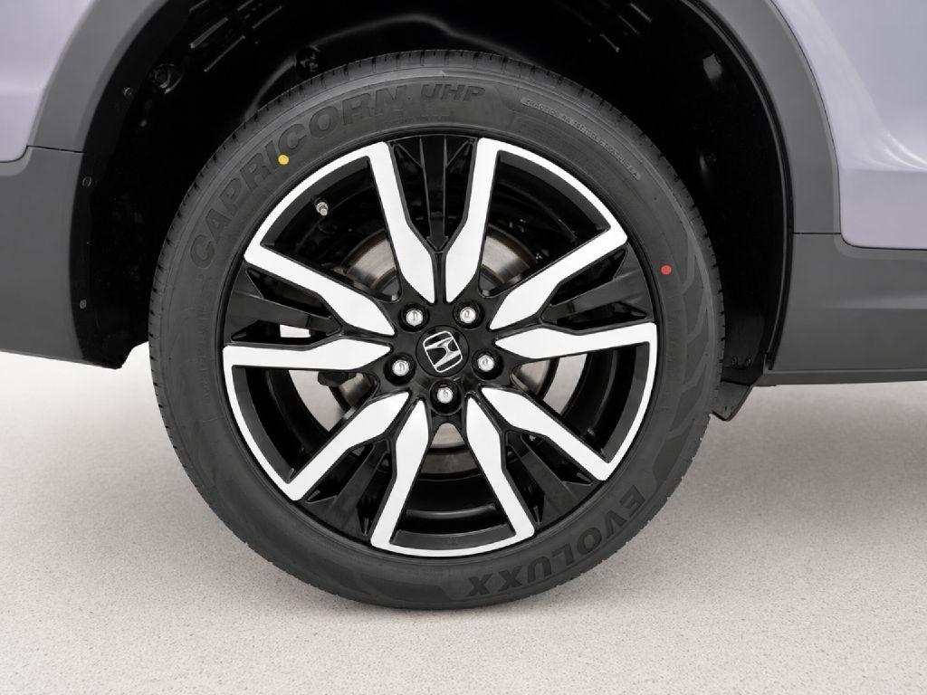 Honda Pilot Touring w/Rear Captain's Chairs AWD 2020