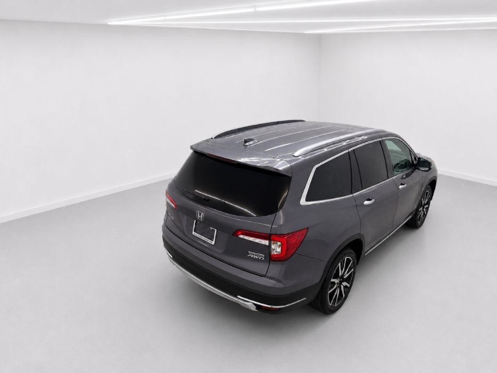 Honda Pilot Touring w/Rear Captain's Chairs AWD 2020