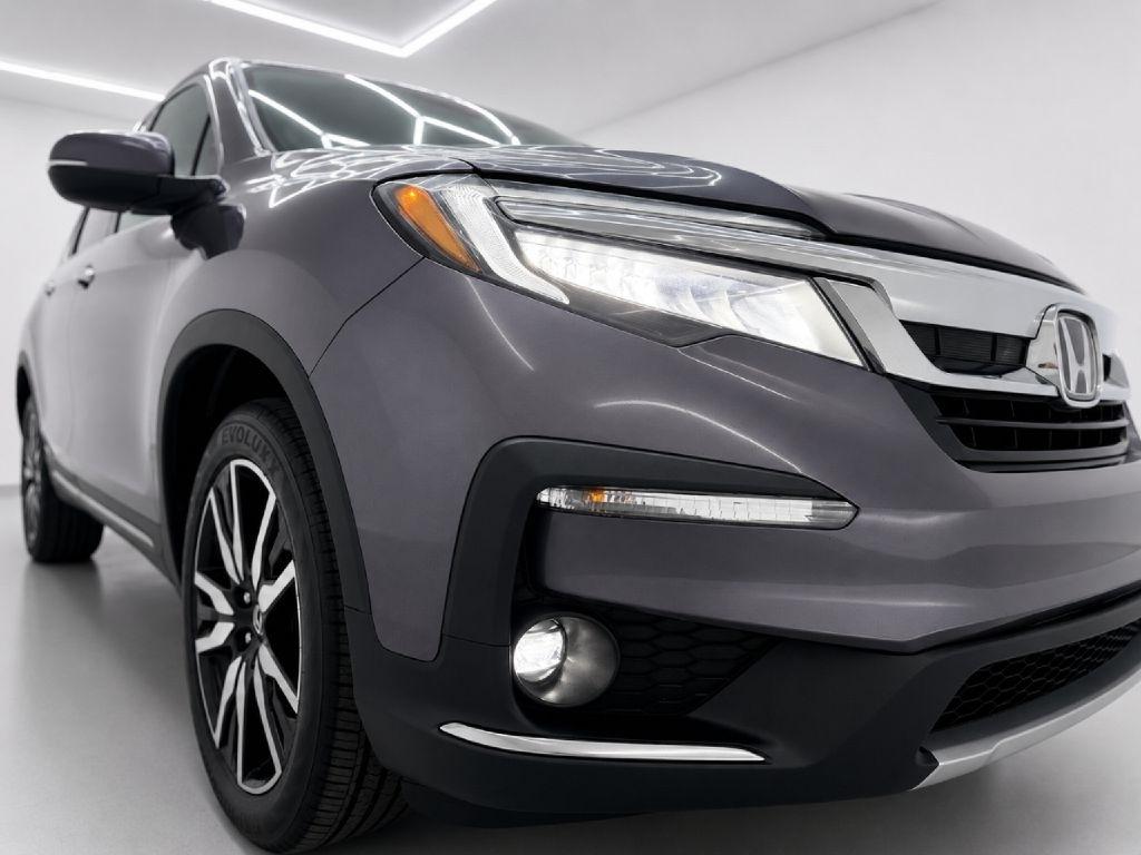Honda Pilot Touring w/Rear Captain's Chairs AWD 2020