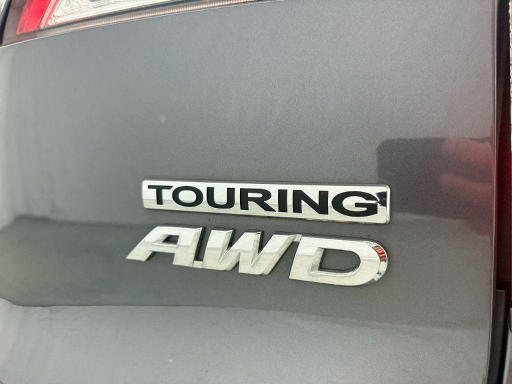 Honda Pilot Touring w/Rear Captain's Chairs AWD 2020