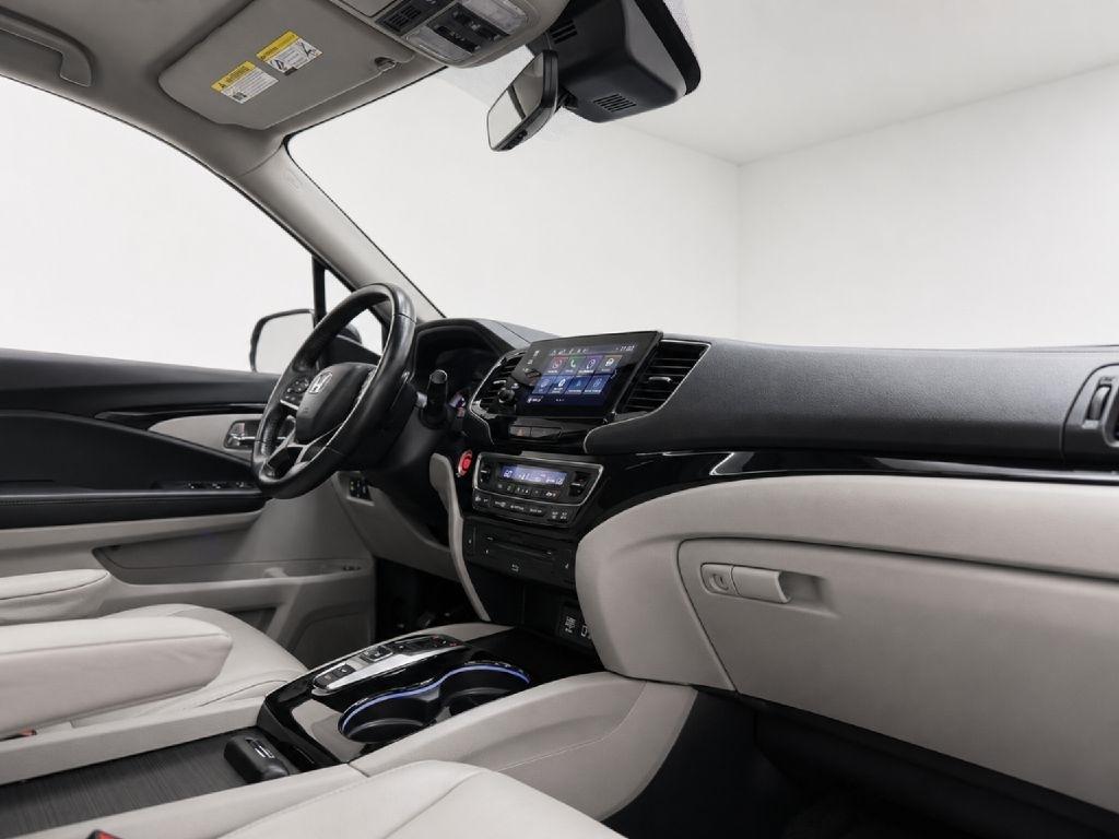 Honda Pilot Touring w/Rear Captain's Chairs AWD 2020