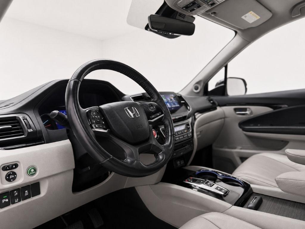 Honda Pilot Touring w/Rear Captain's Chairs AWD 2020