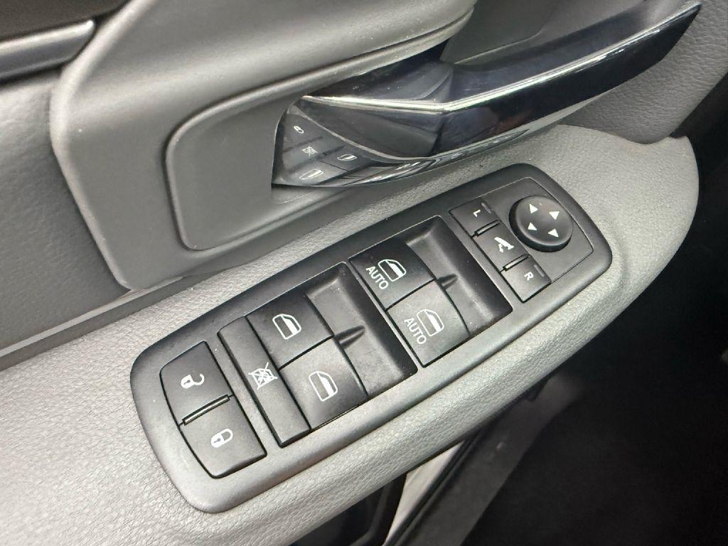 RAM 1500 SLT Crew Cab SWB 4WD 2018