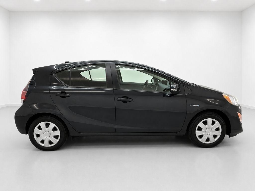 Toyota Prius c Two 2016