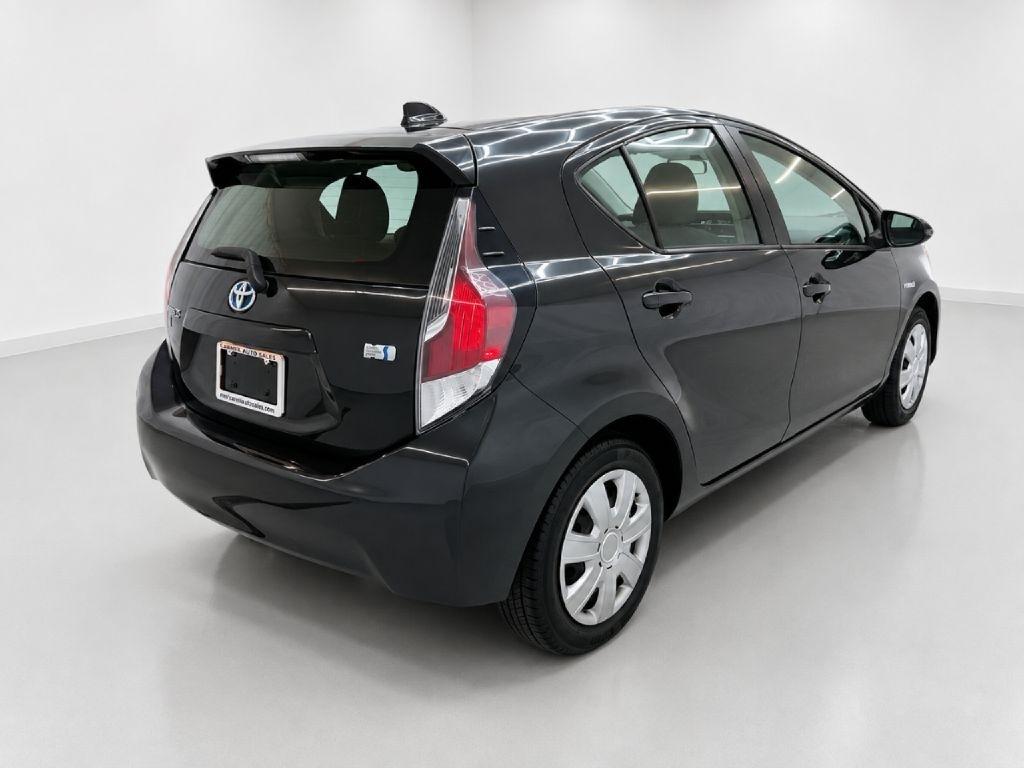 Toyota Prius c Two 2016