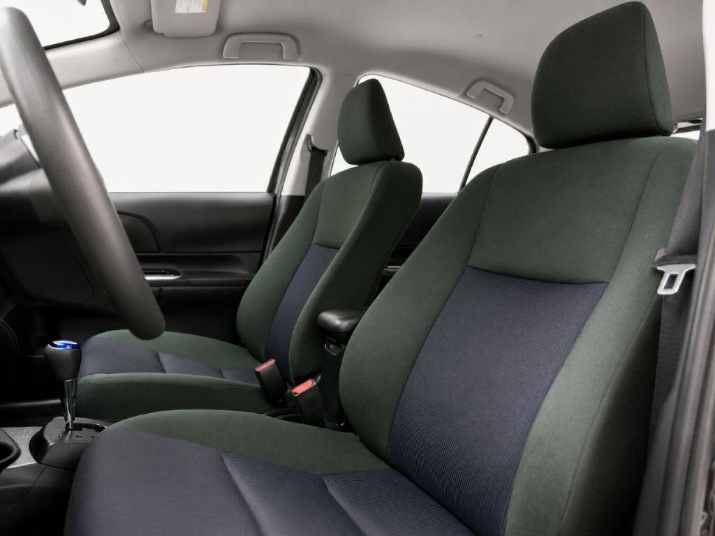 Toyota Prius c Two 2016