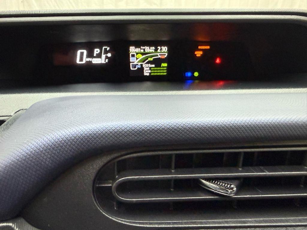 Toyota Prius c Two 2016