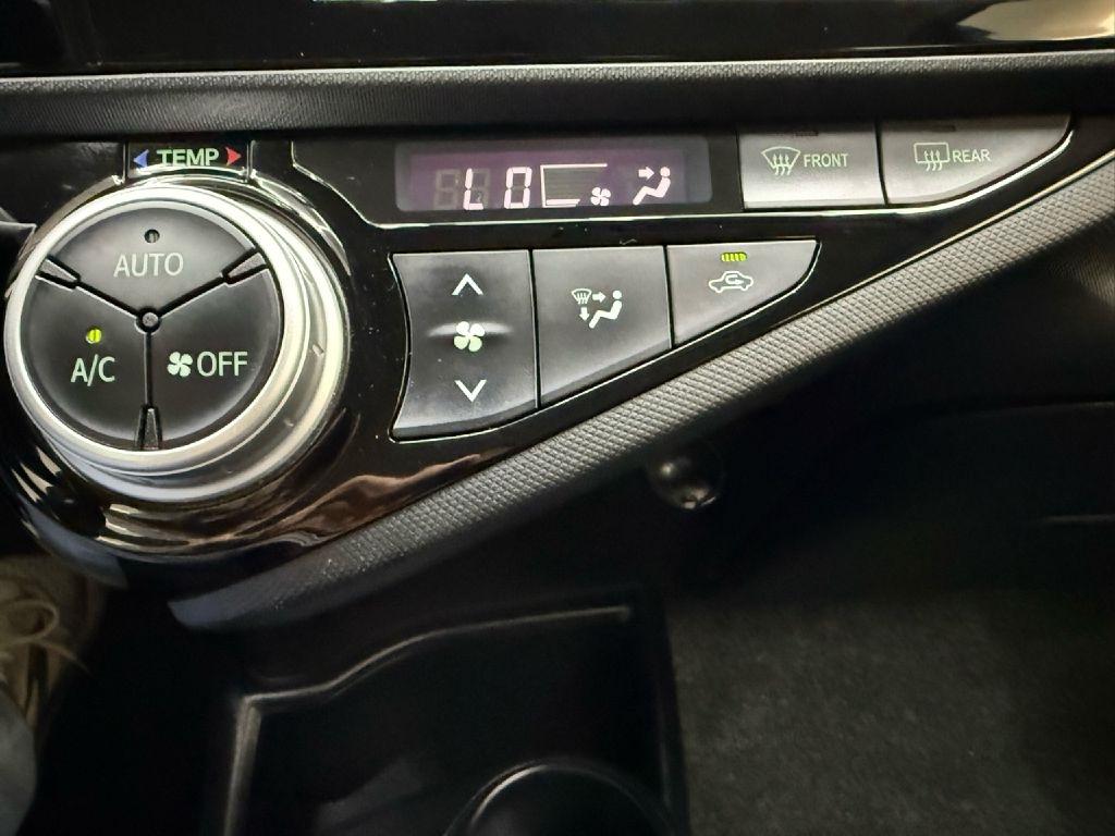 Toyota Prius c Two 2016