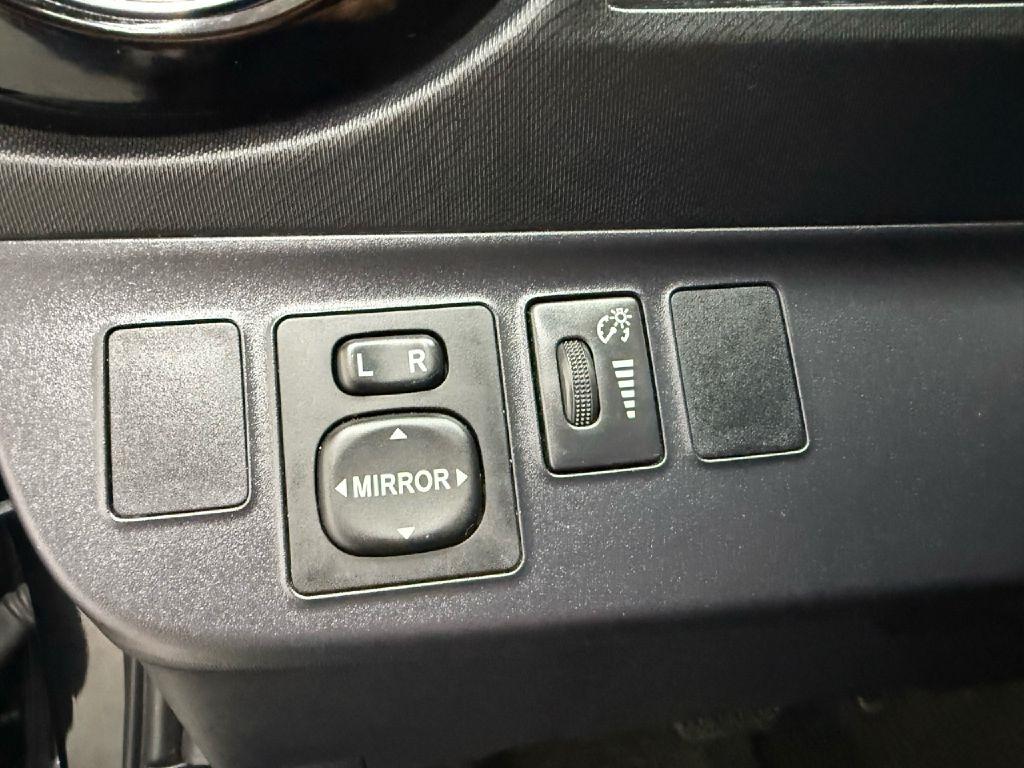 Toyota Prius c Two 2016