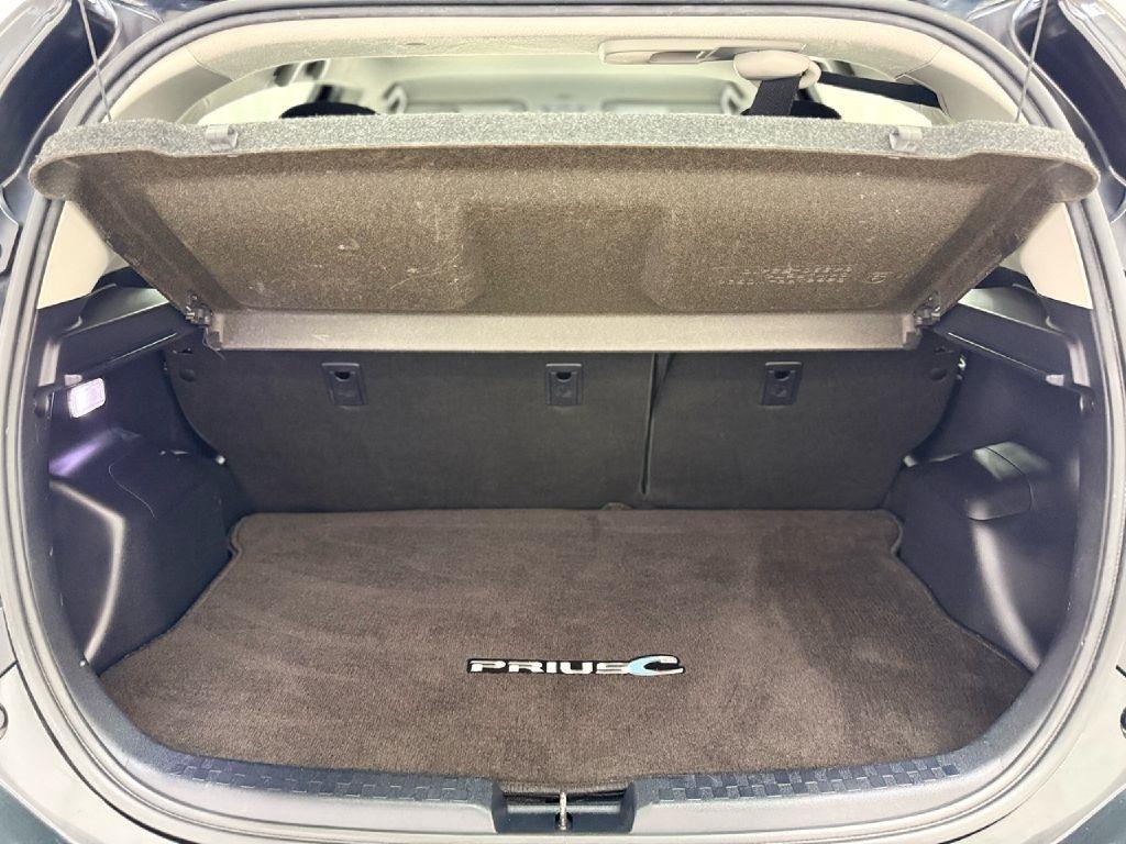 Toyota Prius c Two 2016