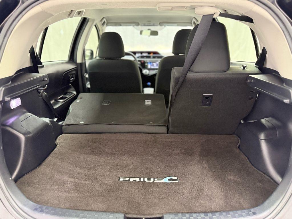 Toyota Prius c Two 2016