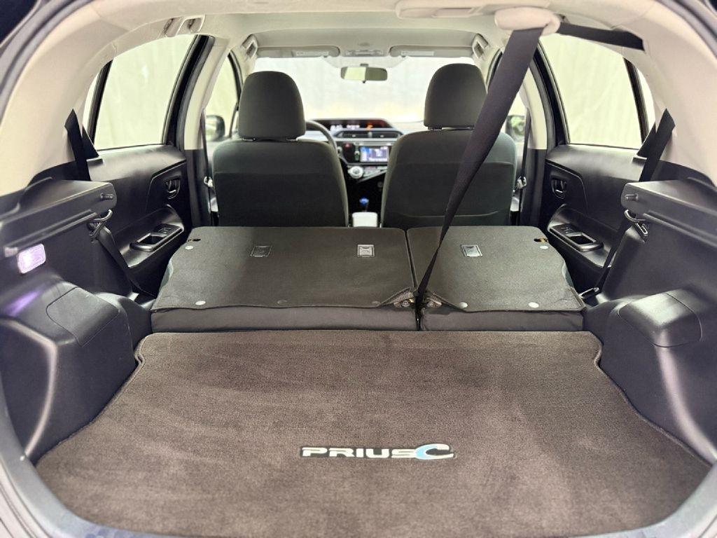 Toyota Prius c Two 2016