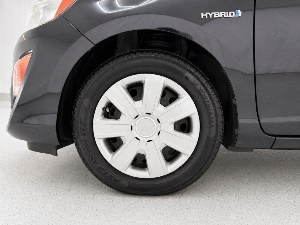 Toyota Prius c Two 2016