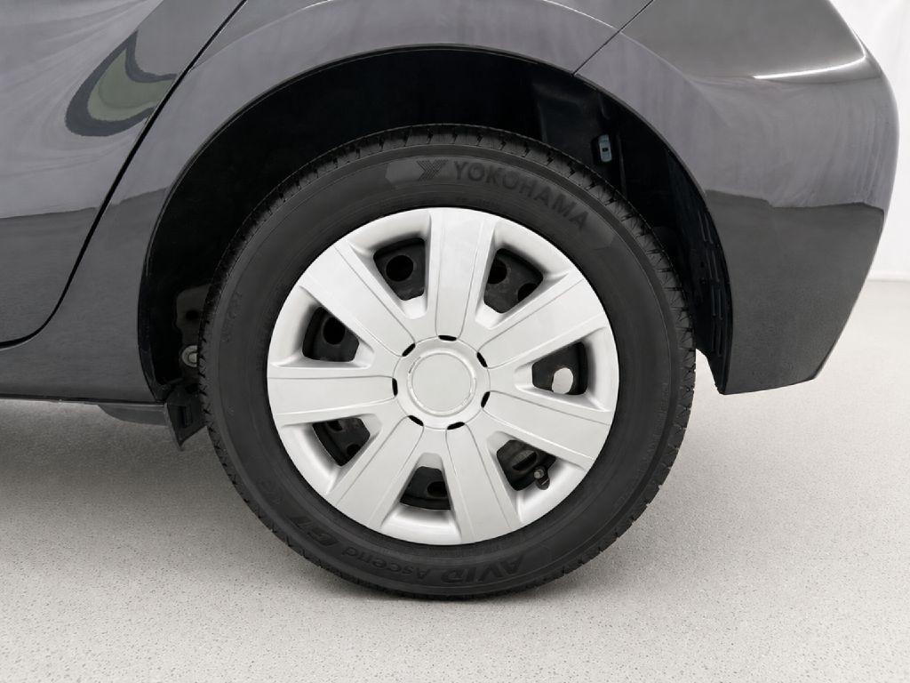 Toyota Prius c Two 2016