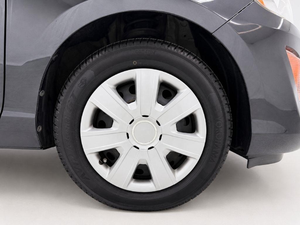 Toyota Prius c Two 2016