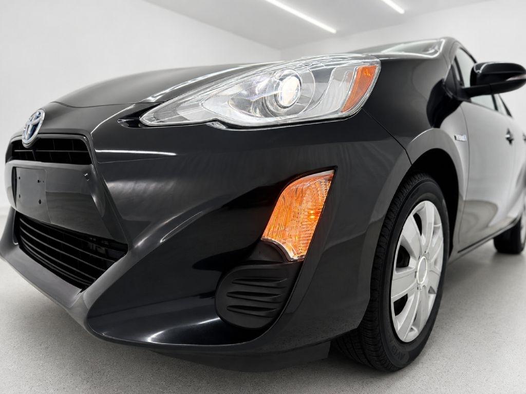Toyota Prius c Two 2016