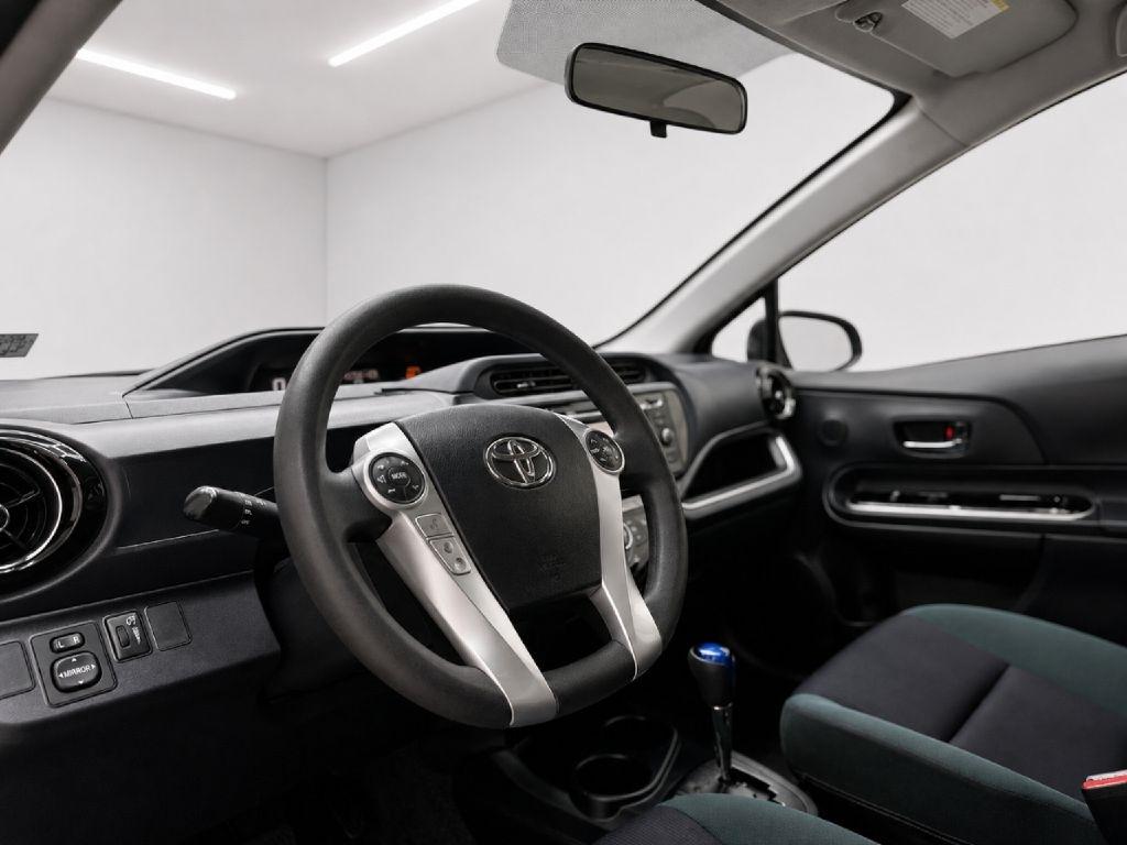 Toyota Prius c Two 2016