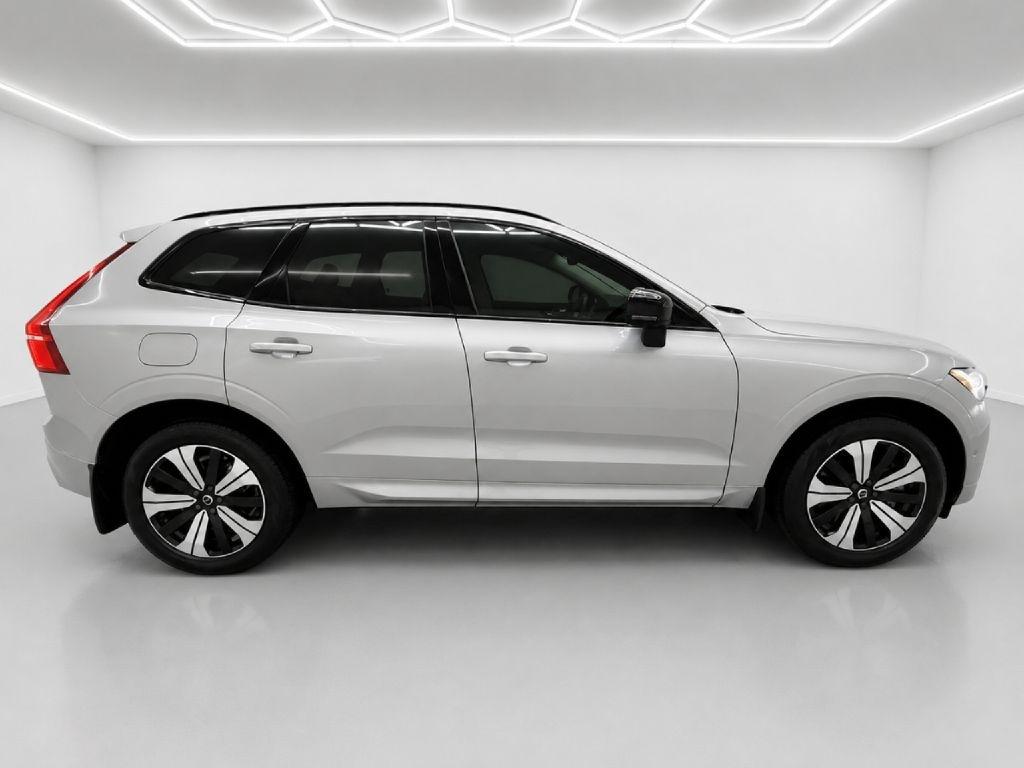 Volvo XC60 T8 Momentum Twin Engine Plug-In Hybrid 2025