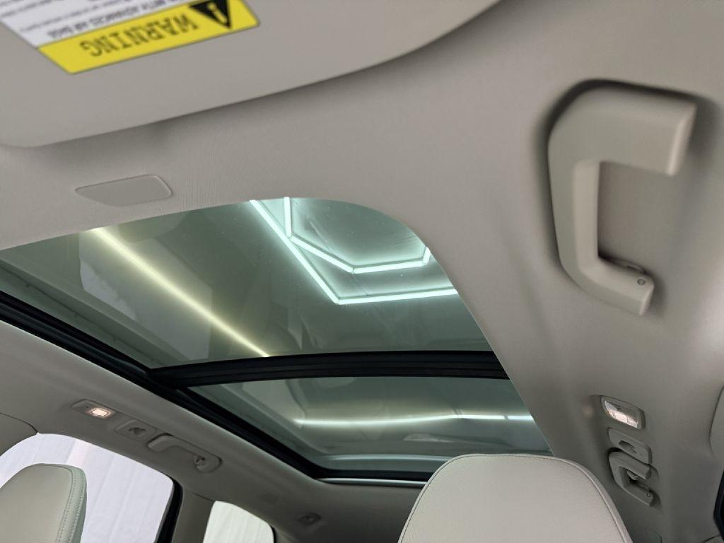 Volvo XC60 T8 Momentum Twin Engine Plug-In Hybrid 2025