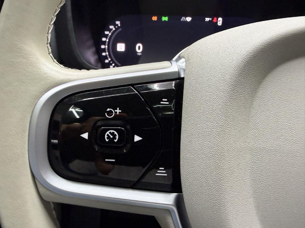 Volvo XC60 T8 Momentum Twin Engine Plug-In Hybrid 2025