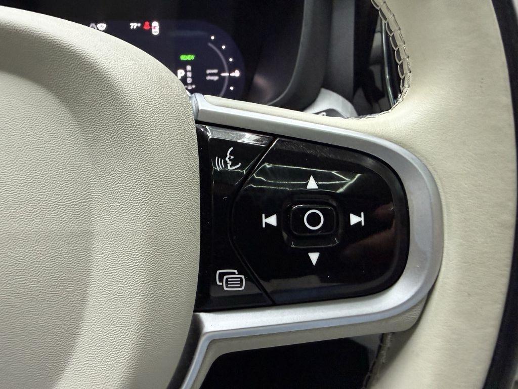 Volvo XC60 T8 Momentum Twin Engine Plug-In Hybrid 2025