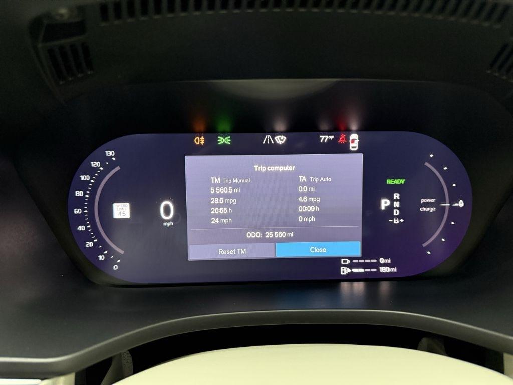 Volvo XC60 T8 Momentum Twin Engine Plug-In Hybrid 2025