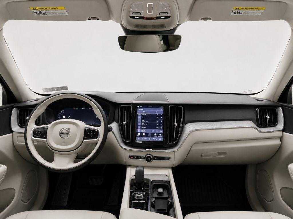 Volvo XC60 T8 Momentum Twin Engine Plug-In Hybrid 2025