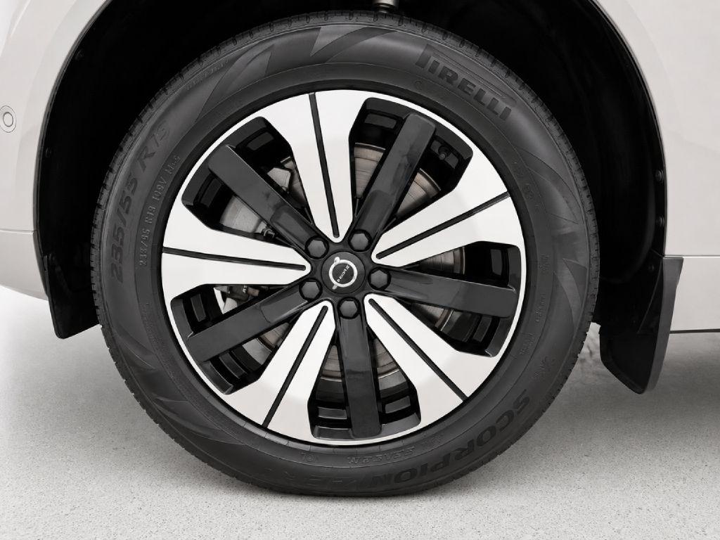 Volvo XC60 T8 Momentum Twin Engine Plug-In Hybrid 2025
