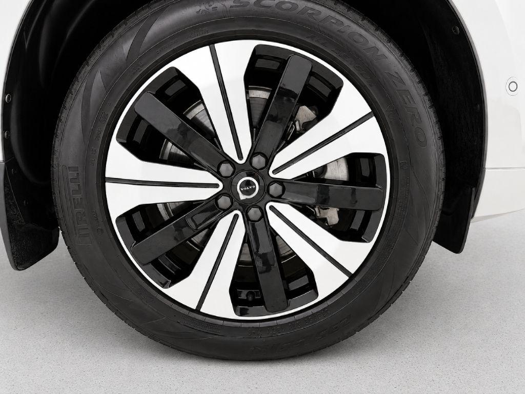 Volvo XC60 T8 Momentum Twin Engine Plug-In Hybrid 2025