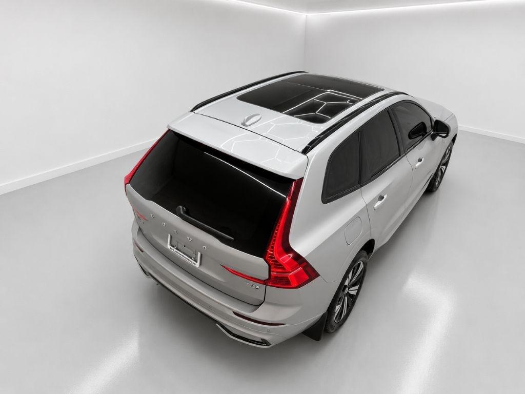 Volvo XC60 T8 Momentum Twin Engine Plug-In Hybrid 2025