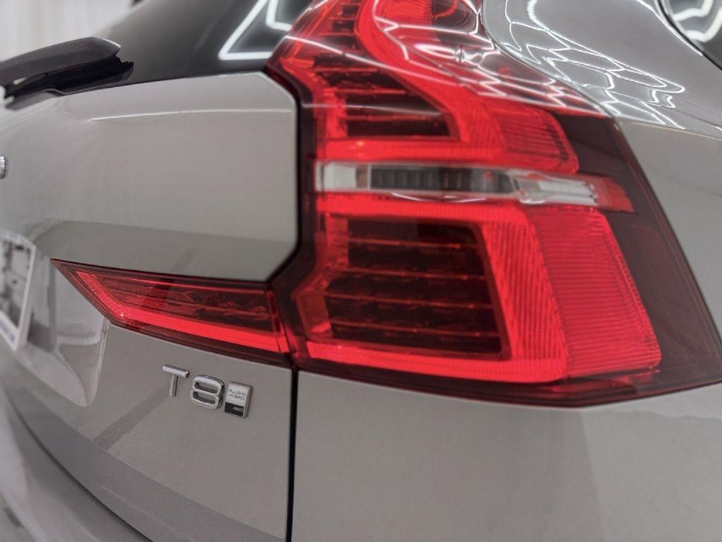 Volvo XC60 T8 Momentum Twin Engine Plug-In Hybrid 2025