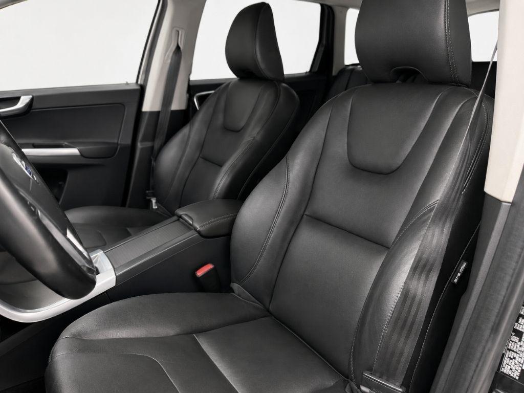 Volvo XC60 T8 eAWD Plug-In Hybrid Momentum 2015