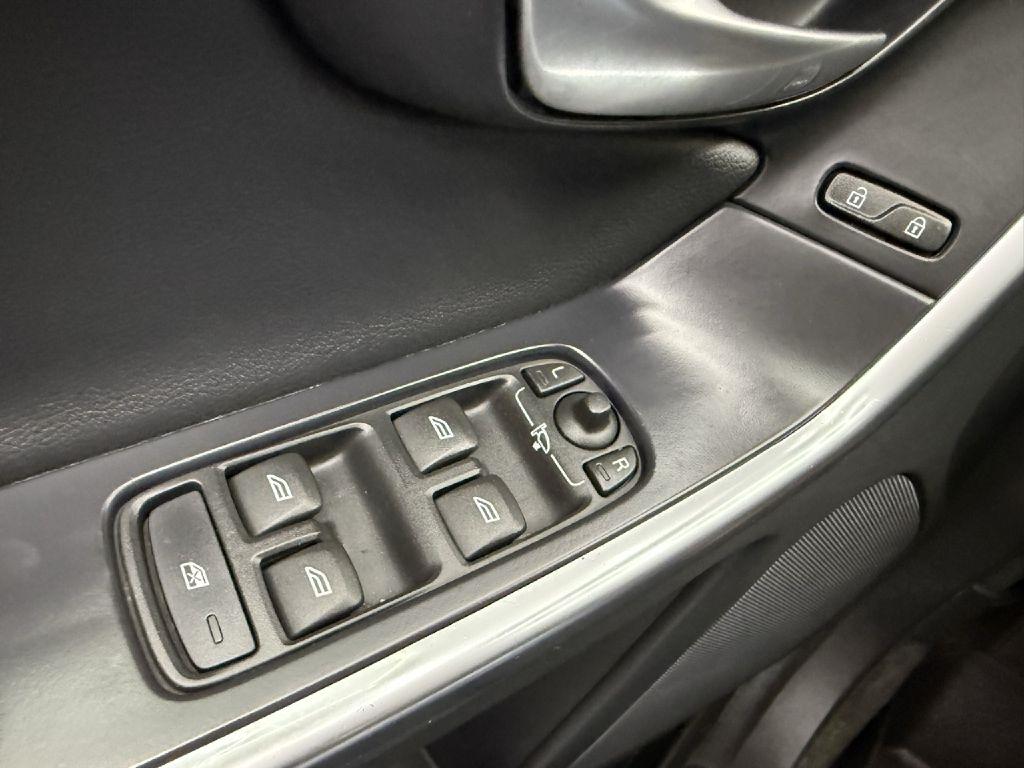 Volvo XC60 T8 eAWD Plug-In Hybrid Momentum 2015