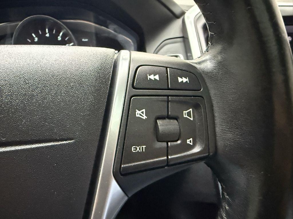 Volvo XC60 T8 eAWD Plug-In Hybrid Momentum 2015
