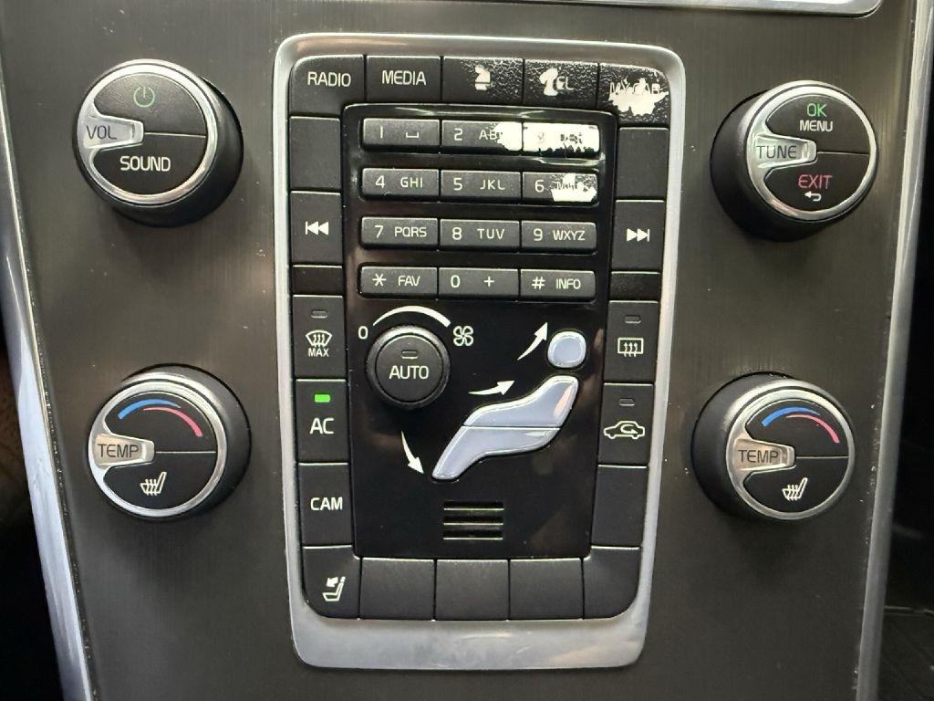 Volvo XC60 T8 eAWD Plug-In Hybrid Momentum 2015