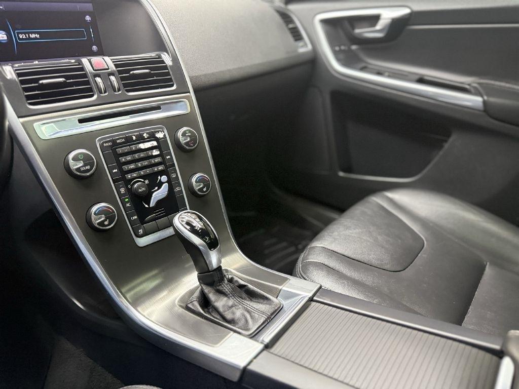 Volvo XC60 T8 eAWD Plug-In Hybrid Momentum 2015