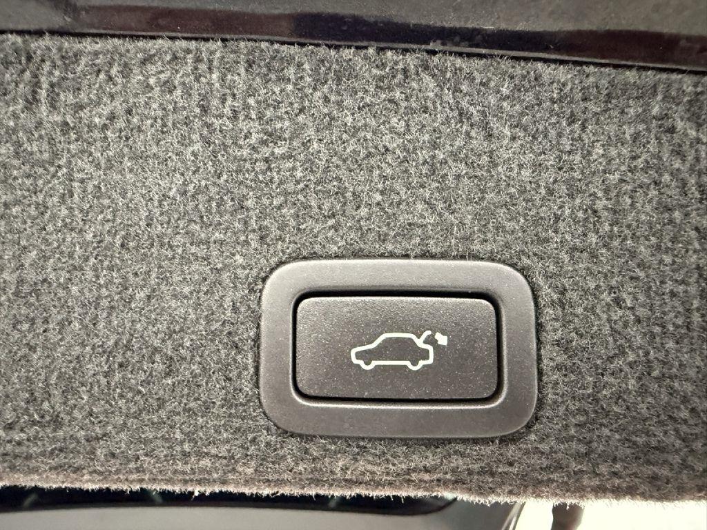 Volvo XC60 T8 eAWD Plug-In Hybrid Momentum 2015