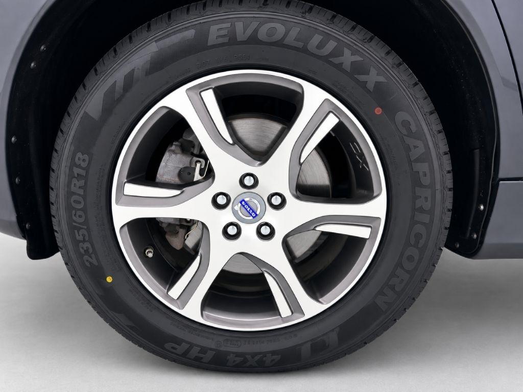 Volvo XC60 T8 eAWD Plug-In Hybrid Momentum 2015