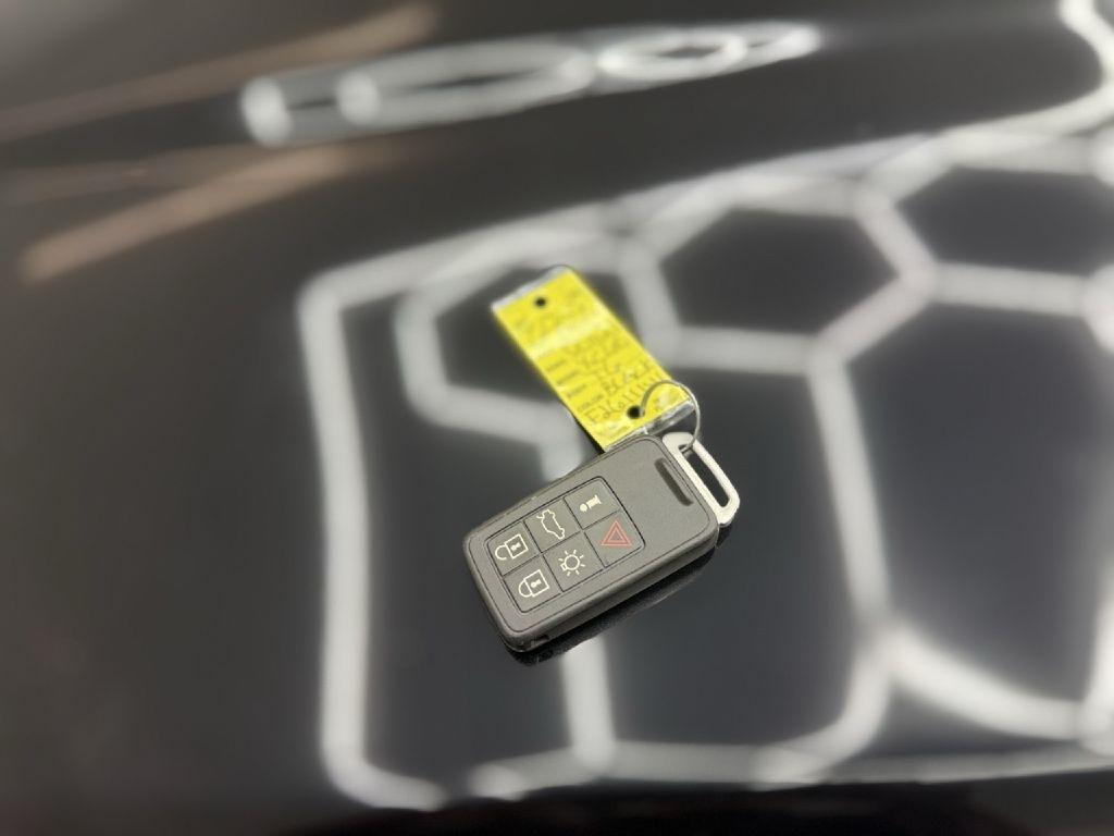 Volvo XC60 T8 eAWD Plug-In Hybrid Momentum 2015