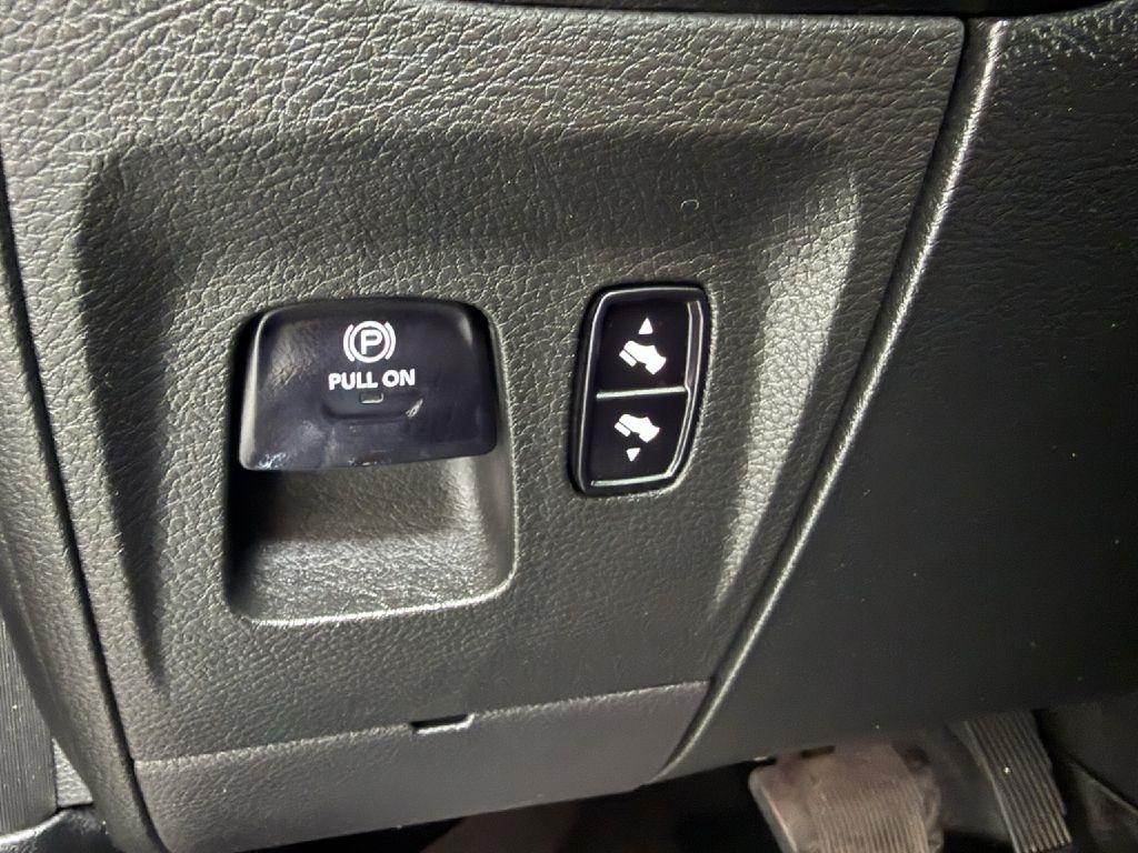 RAM 1500 Laramie Crew Cab SWB 4WD 2019