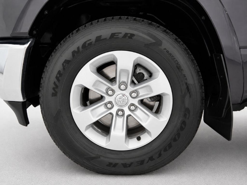 RAM 1500 Laramie Crew Cab SWB 4WD 2019
