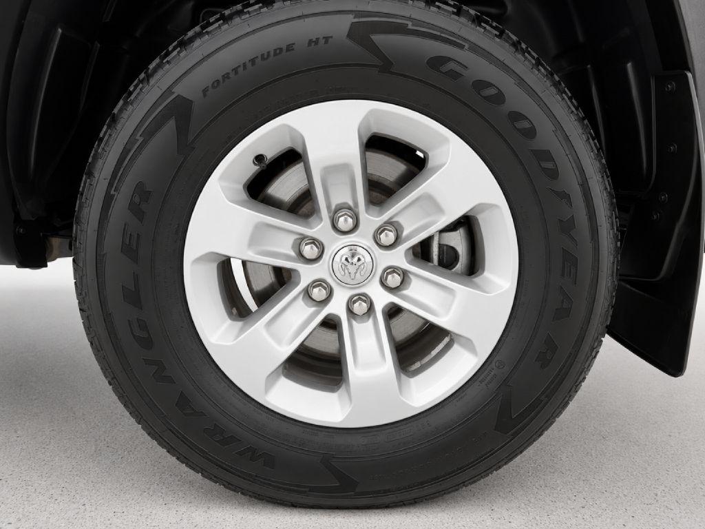 RAM 1500 Laramie Crew Cab SWB 4WD 2019
