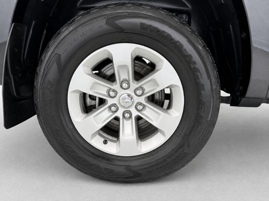 RAM 1500 Laramie Crew Cab SWB 4WD 2019