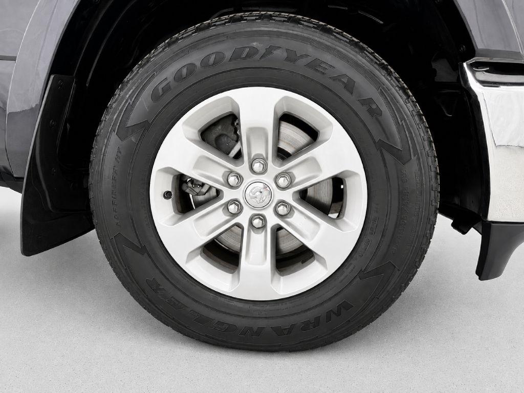 RAM 1500 Laramie Crew Cab SWB 4WD 2019