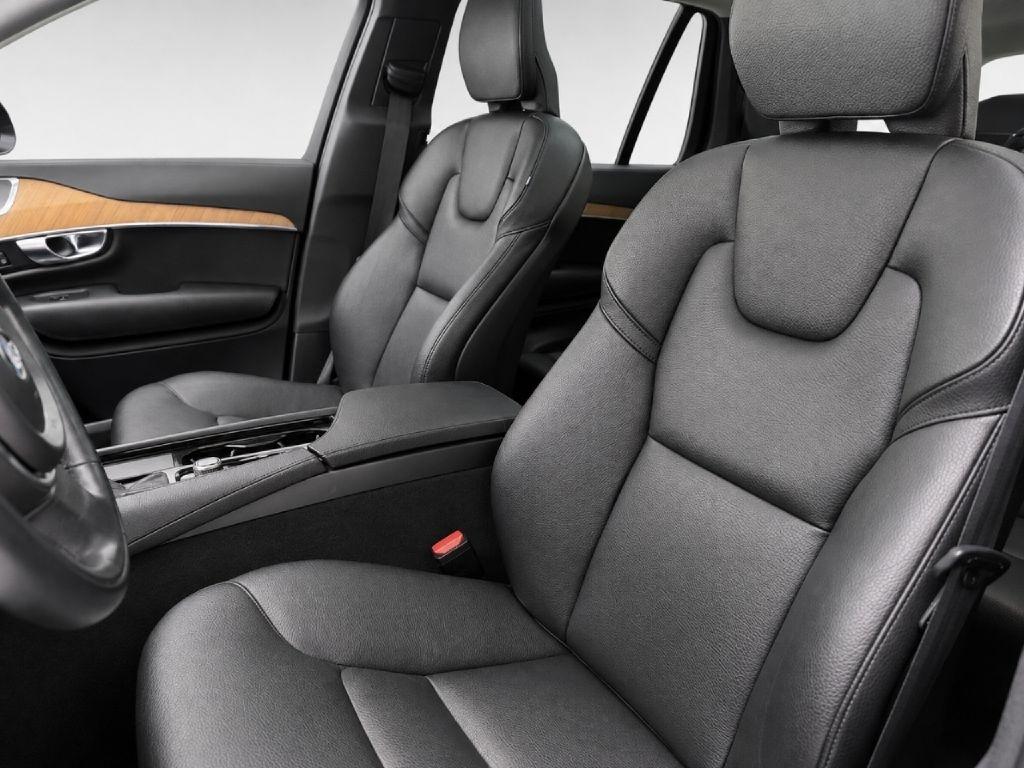 Volvo XC90 T6 Momentum AWD 2022