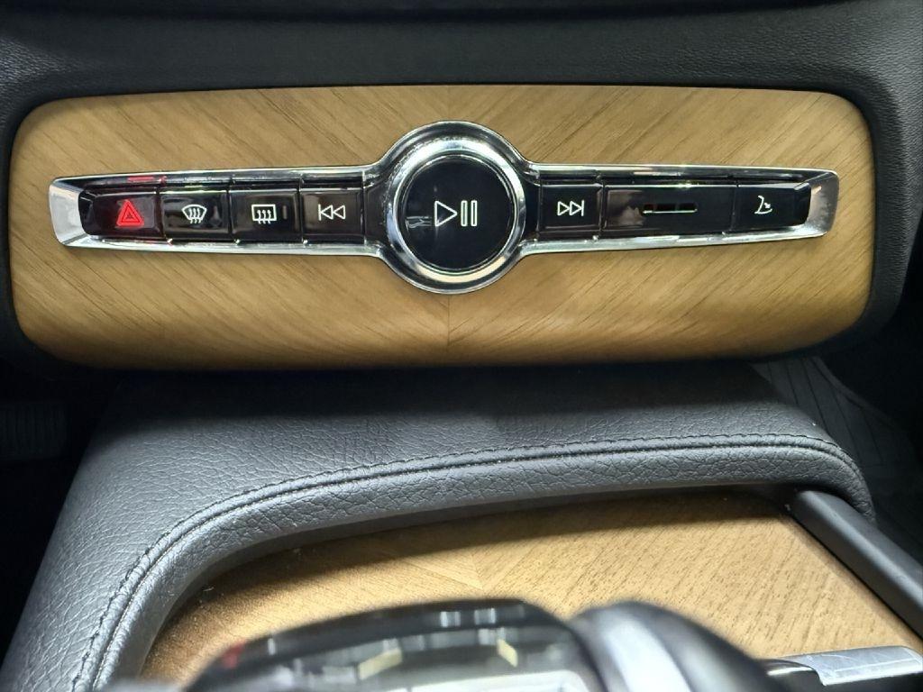 Volvo XC90 T6 Momentum AWD 2022
