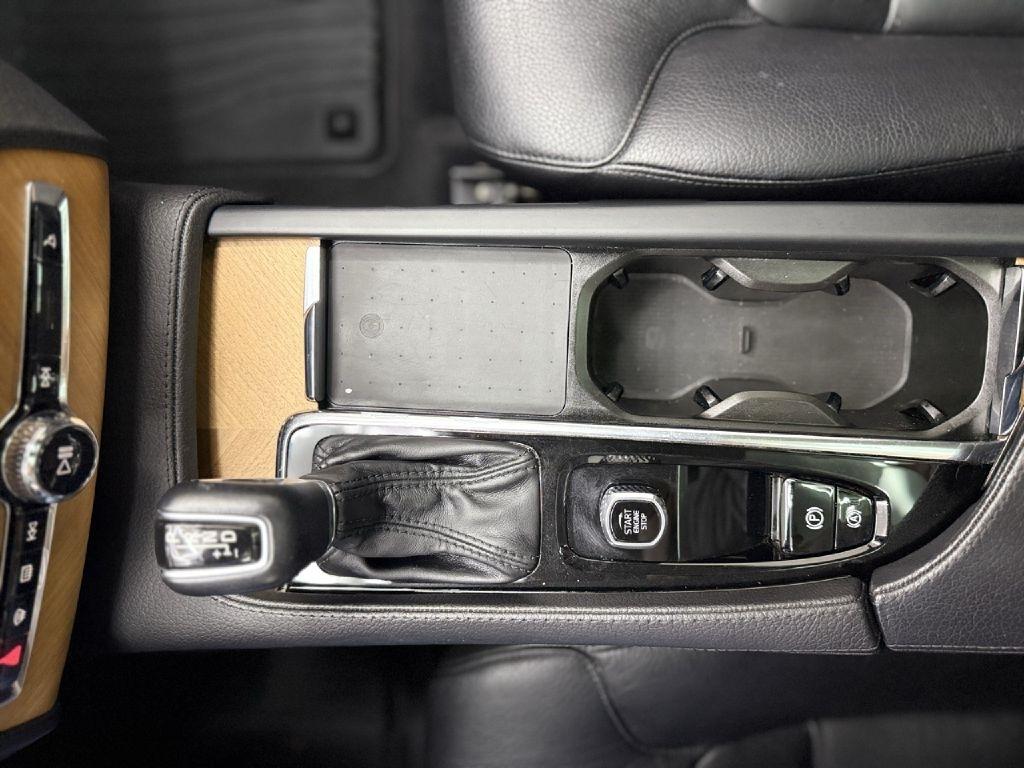 Volvo XC90 T6 Momentum AWD 2022